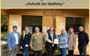 Plakettenübergabe Förderprojekt Regionalbudget 2021: "Hofcafé zur Waffeley" - Gschwend